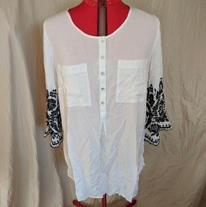 NWT Dress Barn white hi-lo blouse w/lovely details